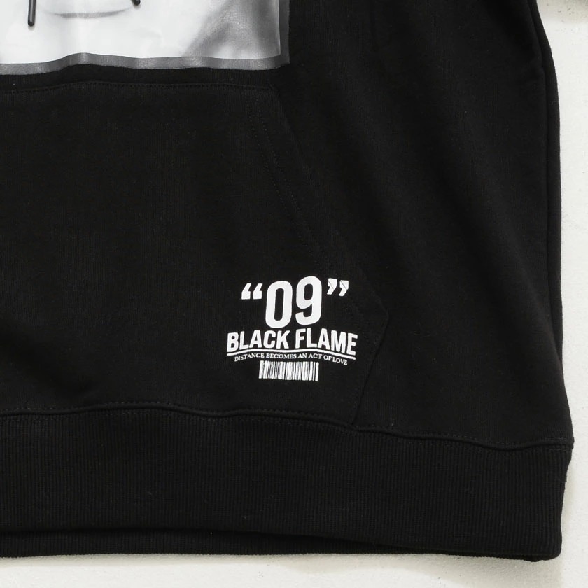 BLACK FLAME(ブラックフレイム)刺繍入りフォトレイヤード ビッグプルオーバーパーカー/全2色